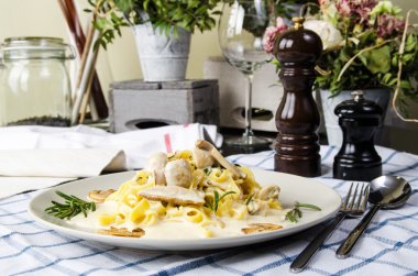 Makarna tagliatelle mantarlı