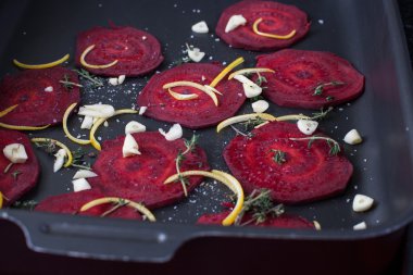 Pişmiş pancar dilimleri.
