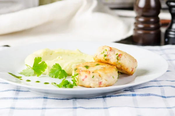 Pasteles caseros de cangrejo . — Foto de Stock