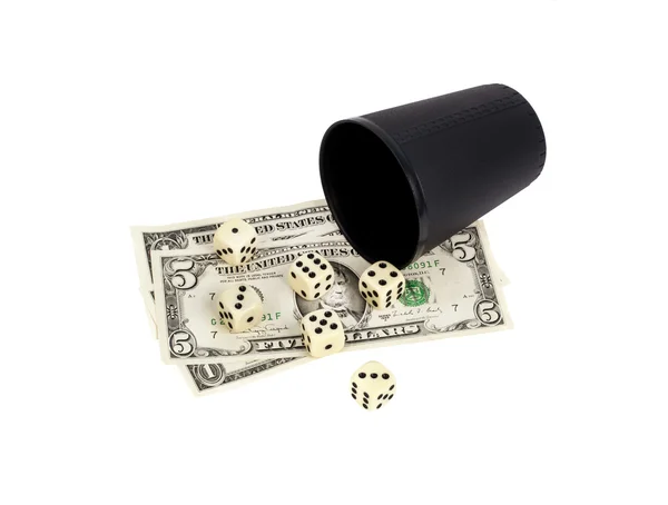 Азартные игры с костями выиграть деньги — стоковое фото