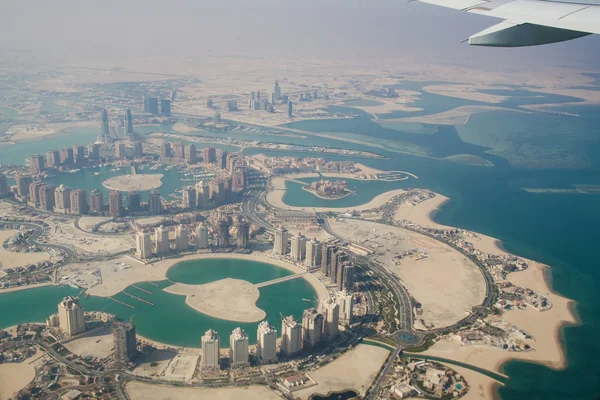 Flying over Qatar, Doha - Stock image — Stock Photo, Image