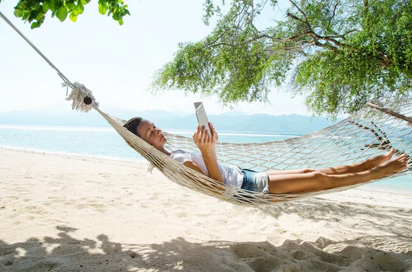 Reading in a hammock - Stock image — Stock Photo, Image