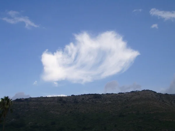 Eine einsame Wolke — Stockfoto