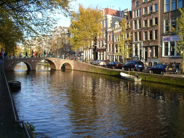 Un canale di Amsterdam — Foto Stock