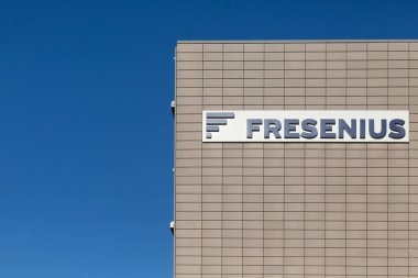 Fresenius binası 10.01.2021 'de Bad Homburg, Almanya' da. Diyaliz, hastane ve ayakta tedavi ürünleri ve hizmetleri olan bir sağlık grubu. Yatay