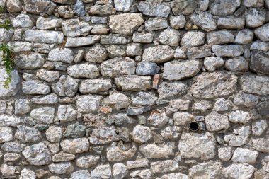 Şehirde farklı boyutlarda gri taşlardan oluşan duvar doku ve arka plan olarak kullanılıyor. Yatay