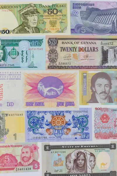 Banknoty Różnych Krajów Jako Tło Różnych Czasów Ustawione Pionowo Kolorowe — Zdjęcie stockowe