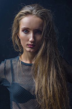 Stüdyoda kadın moda seansı