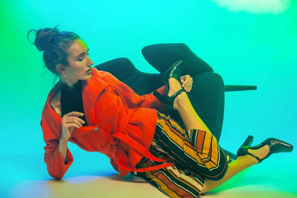 Stüdyoda kadın moda seansı