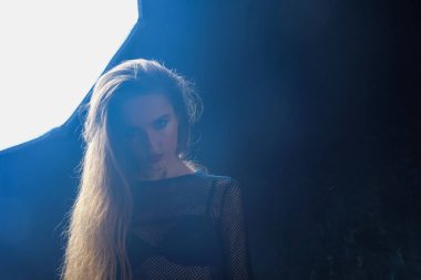 Stüdyoda kadın moda seansı