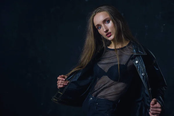 Stüdyoda kadın moda seansı