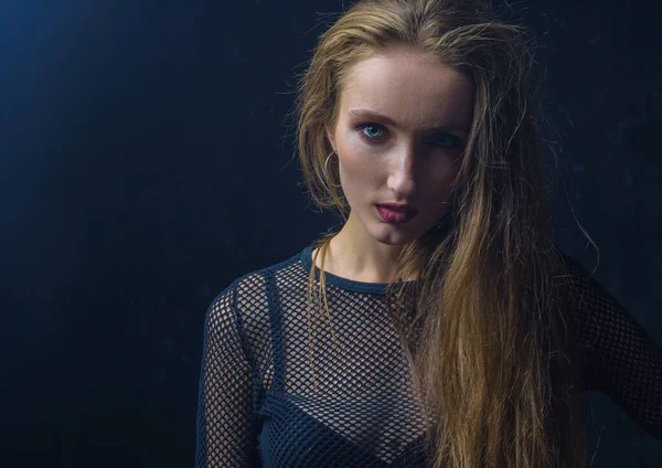 Stüdyoda kadın moda seansı