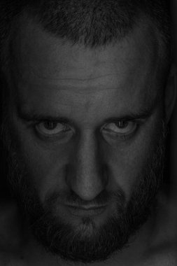 Stüdyoda erkek portresi