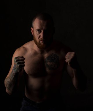 Stüdyoda erkek portresi