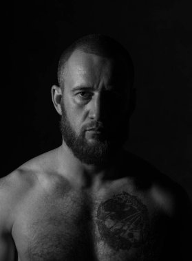 Stüdyoda erkek portresi