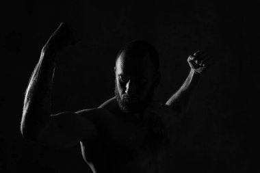 Stüdyoda erkek portresi