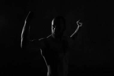 Stüdyoda erkek portresi