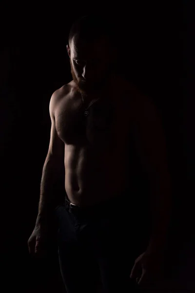 Stüdyoda erkek portresi