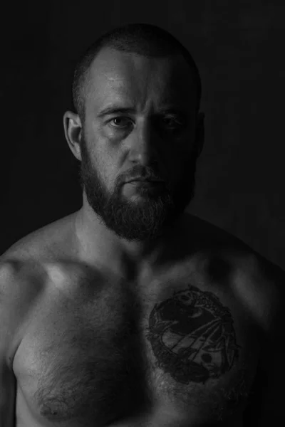 Stüdyoda erkek portresi