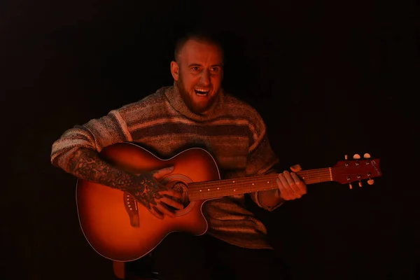 Zalim adam savaşmaya hazır.