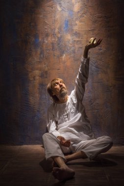 Stüdyo erkek portresi, dramatik karakter