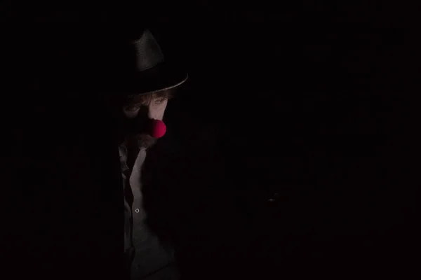 Stüdyo erkek portresi, palyaço karakteri