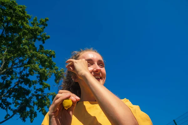 Fots Împușcat Femeie Tânără Loc Joacă Sport — Fotografie, imagine de stoc