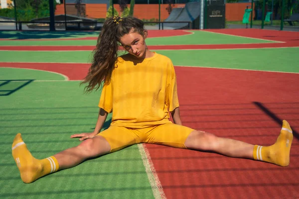 Fots Împușcat Femeie Tânără Loc Joacă Sport — Fotografie, imagine de stoc