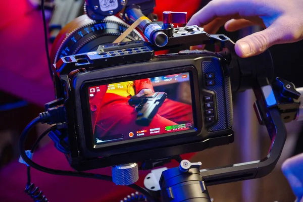 İnsan ve Wepon ekranda