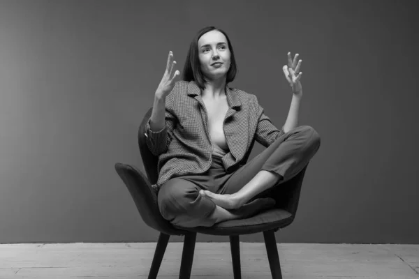 Genç bir kadın için stüdyo oturumu