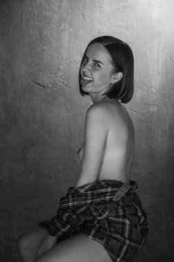 Güzel bir kadın için kışkırtıcı stüdyo oturumu