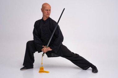 Wushu ustası eğitim sürecinde