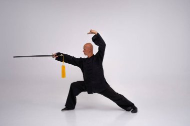 Wushu ustası eğitim sürecinde