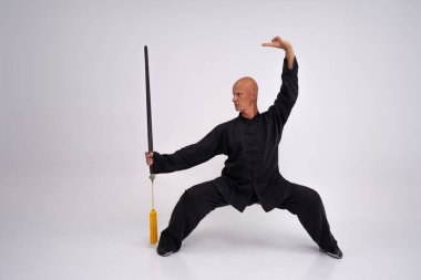 Wushu ustası eğitim sürecinde