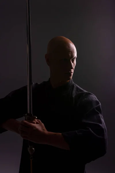 Wushu ustası eğitim sürecinde