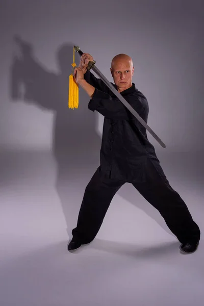 Wushu ustası eğitim sürecinde