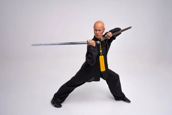 Wushu ustası eğitim sürecinde