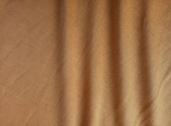 具有波浪形表面质感的褐色棉织物背景 — 图库照片