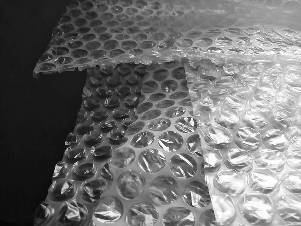 Feuille Plastique Enveloppe Bulle Blanche Sur Fond Sombre Plastique Avec — Photo
