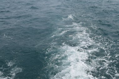 sürat teknesi denizden kuyruğu