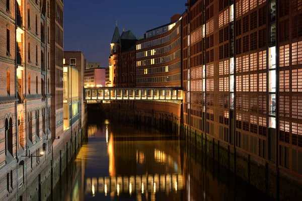 Edificios Antiguos Del Distrito Hafencity Hamburgo Por Noche — Foto de Stock