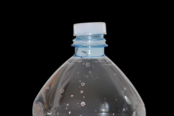 Пластиковая бутылка с водой — стоковое фото