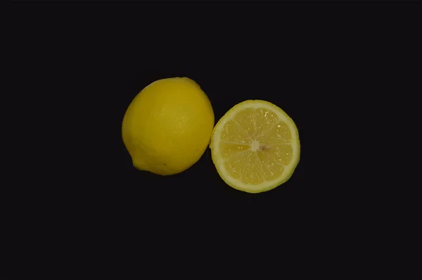 Tek sarı limon — Stok fotoğraf