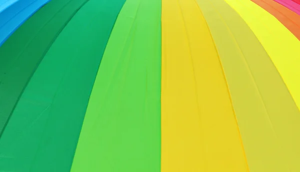 Paraply med regnbågens färger — Stockfoto