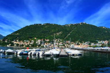 İskele Como Gölü manzaralı Brunate, İtalya