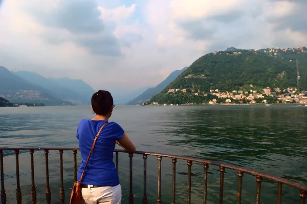 Ragazza sul Lago di Como — Foto Stock