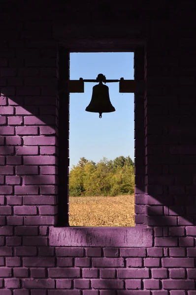 Fenêtre avec cloche — Photo