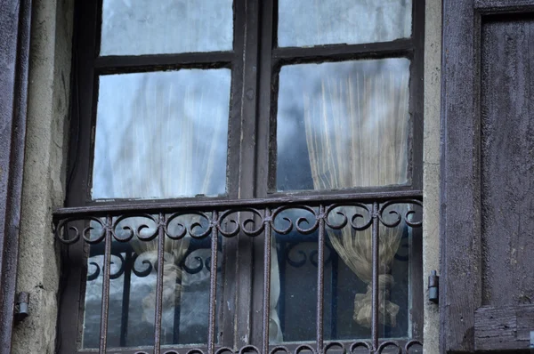 A janela velha — Fotografia de Stock