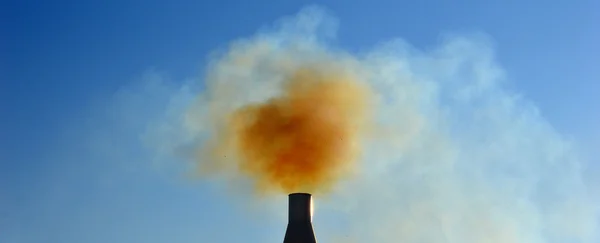 Smoke from chimney — Stock Photo, Image