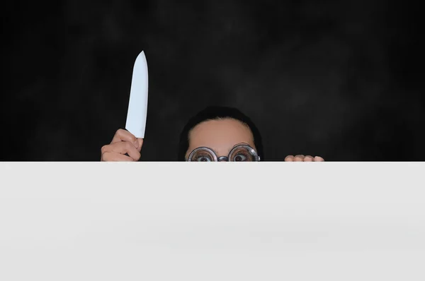 Vrah dívka s nožem — Stock fotografie